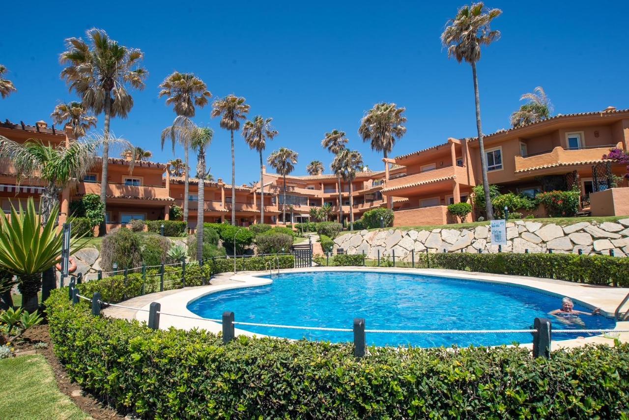 Fantastic Beachfront Apartment Estepona Exterior photo