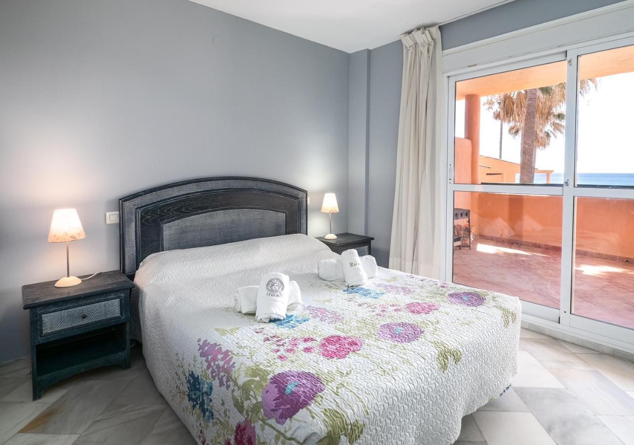 Fantastic Beachfront Apartment Estepona Exterior photo