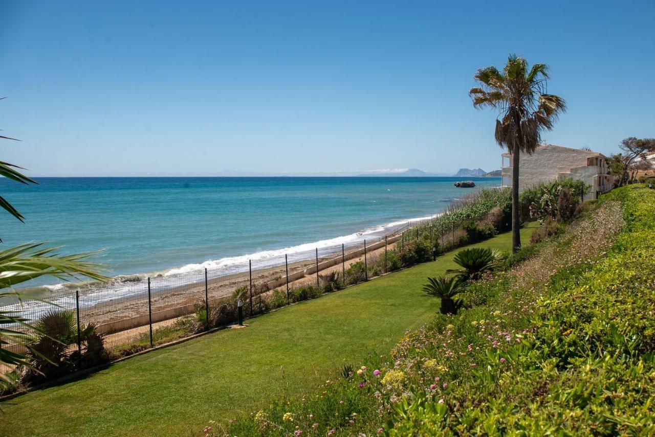 Fantastic Beachfront Apartment Estepona Exterior photo