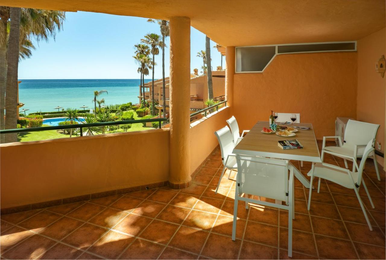 Fantastic Beachfront Apartment Estepona Exterior photo