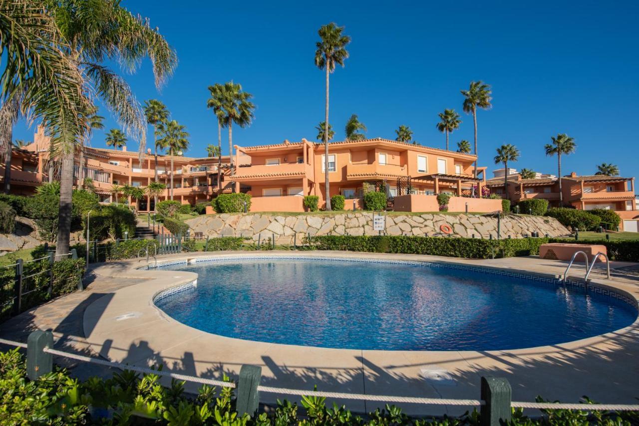 Fantastic Beachfront Apartment Estepona Exterior photo