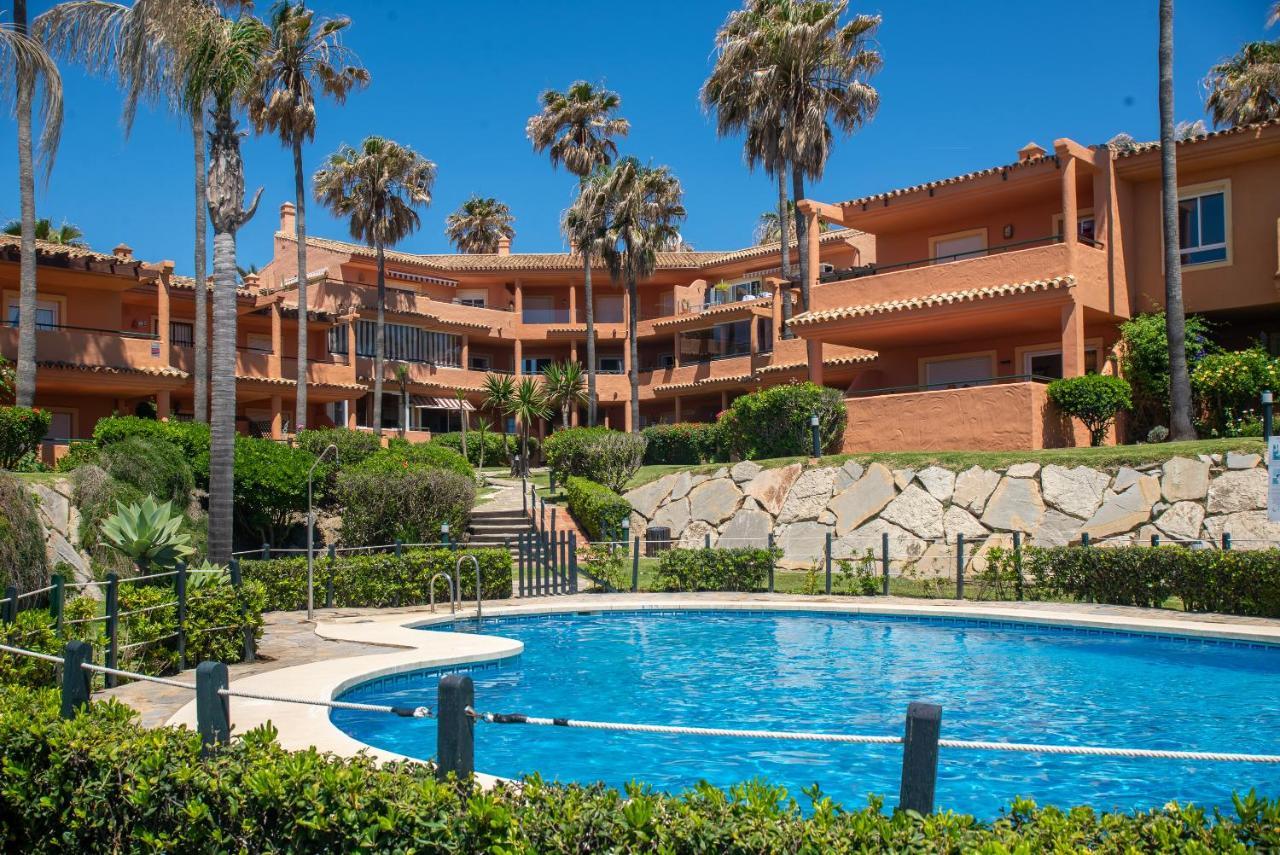 Fantastic Beachfront Apartment Estepona Exterior photo